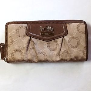 COACH Vintage Ziparound Wallet